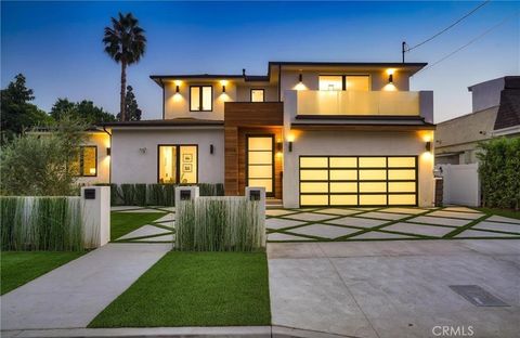 Photo of 15926 Morrison St, Encino, CA 91436 (MLS # SR26080253)