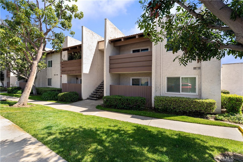 Welcome to Quail Meadows, one of Tustin's premier communities! This one-bedroom, one-bathroom ground-level is a rare find and ready for you to personalize. The master bedroom offers a spacious walk-in closet and separate linen storage. The living room invites cozy evenings by the romantic fireplace. Kitchen featuring stainless steel appliances, including a range and dishwasher, granite countertops, and ample space. The balcony is perfect for BBQs, and there's ample street parking as well as a detached single-car garage included. The association covers water and trash expenses. Relax in the spa, take a swim in the pool, or play tennis on the association's court. The clubhouse offers additional amenities like a pool table and kitchen area. This home is a great fit for a college student, with two universities located just 5 to 10 miles away. With easy access to freeways, shopping, entertainment, and more, don't miss your chance to make this home yours. Submit your offer today!