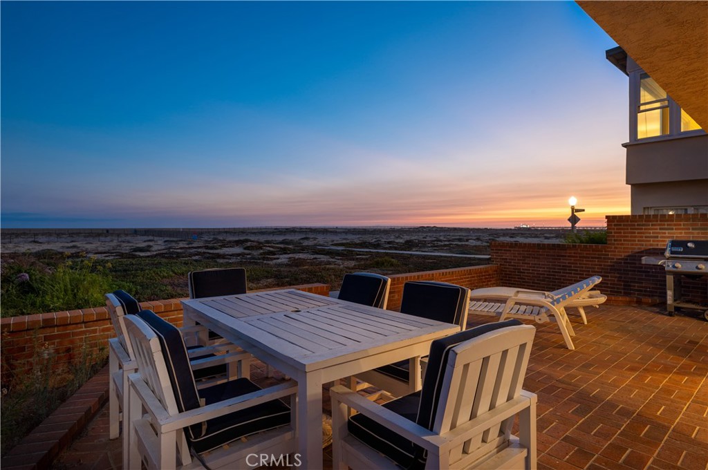 1303 E Balboa Boulevard