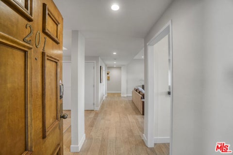 Photo of 166 S Hayworth Avenue #201, Los Angeles, CA 90048 (MLS # 26876279)