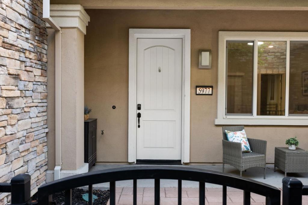 5977 Larkstone Loop