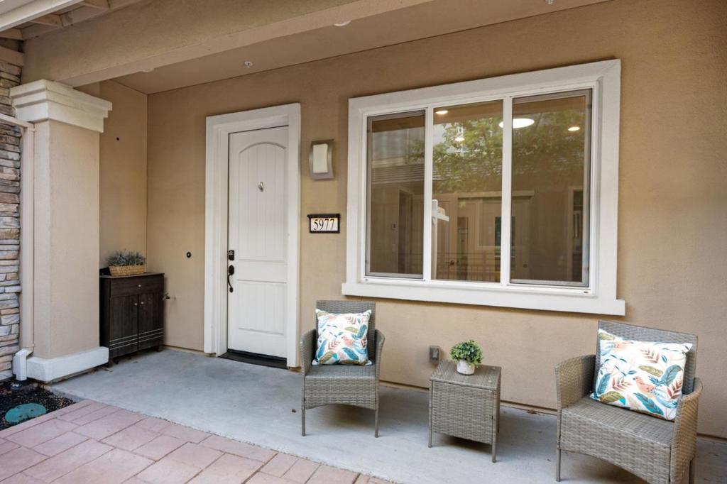5977 Larkstone Loop