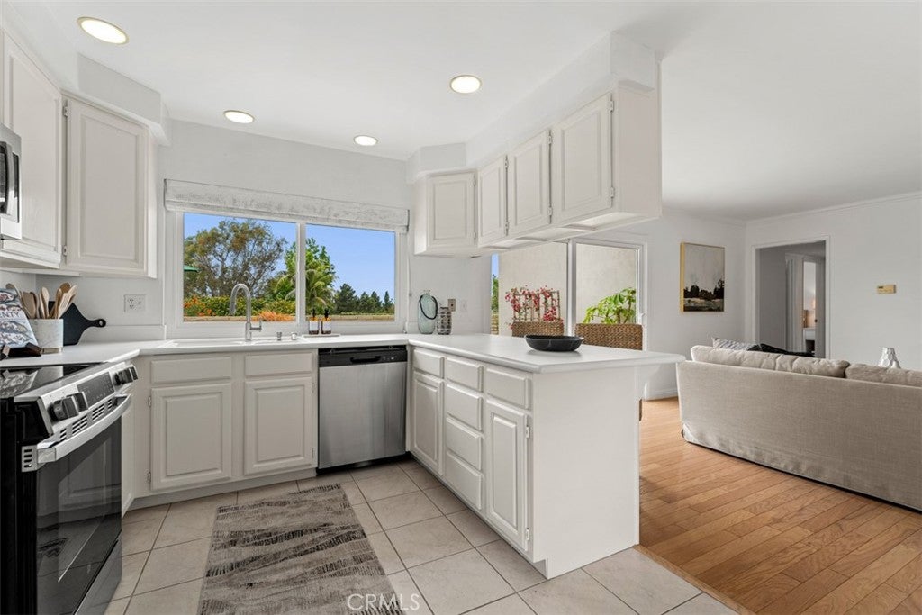 Irvine, California, 92603, United States, 4 Bedrooms Bedrooms, ,2 BathroomsBathrooms,Residential,Active,2041689