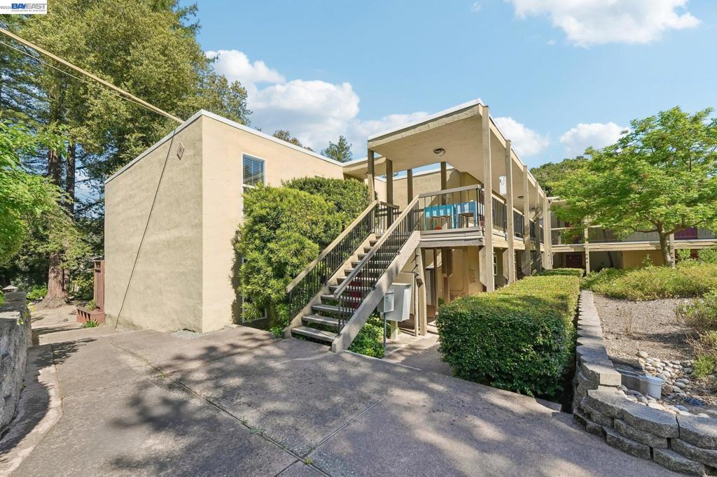 651 Moraga Road Rd