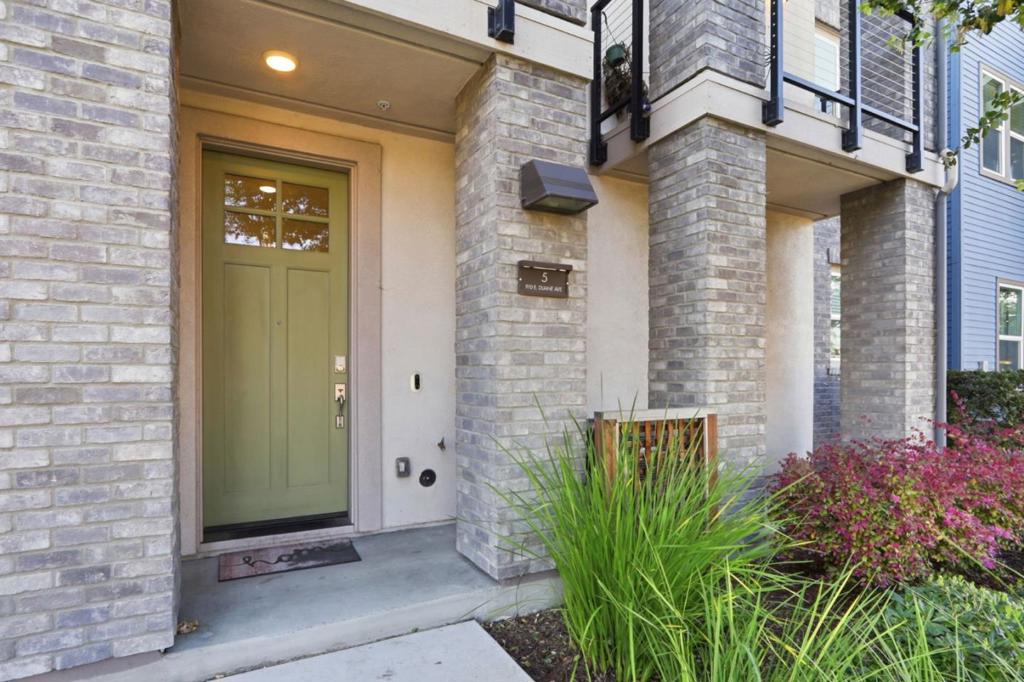 910 E Duane Avenue 5