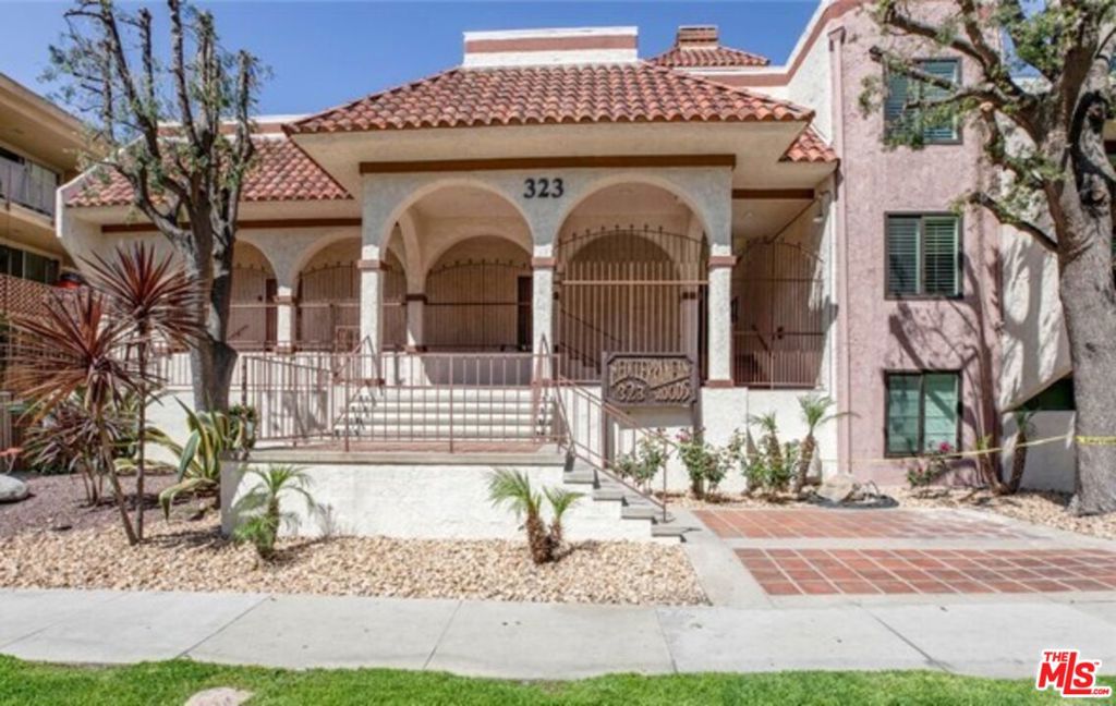 Discover this meticulously maintained 2-bed, 2-bath turn-key home in a charming Glendale complex. Features include upgraded windows, recessed lighting, and tasteful finishes. The bright living room has a stunning floor-to-ceiling fireplace and sliding doors to a patio. The kitchen offers granite countertops, a breakfast nook, and stainless steel appliances. Both bedrooms are spacious, with the primary featuring a walk-in closet and en-suite bathroom. Additional amenities include an in-unit laundry room and access to a pool, sauna, and clubhouse. Prime location minutes from Americana, Glendale Galleria, and the restaurant row of Brand Blvd.