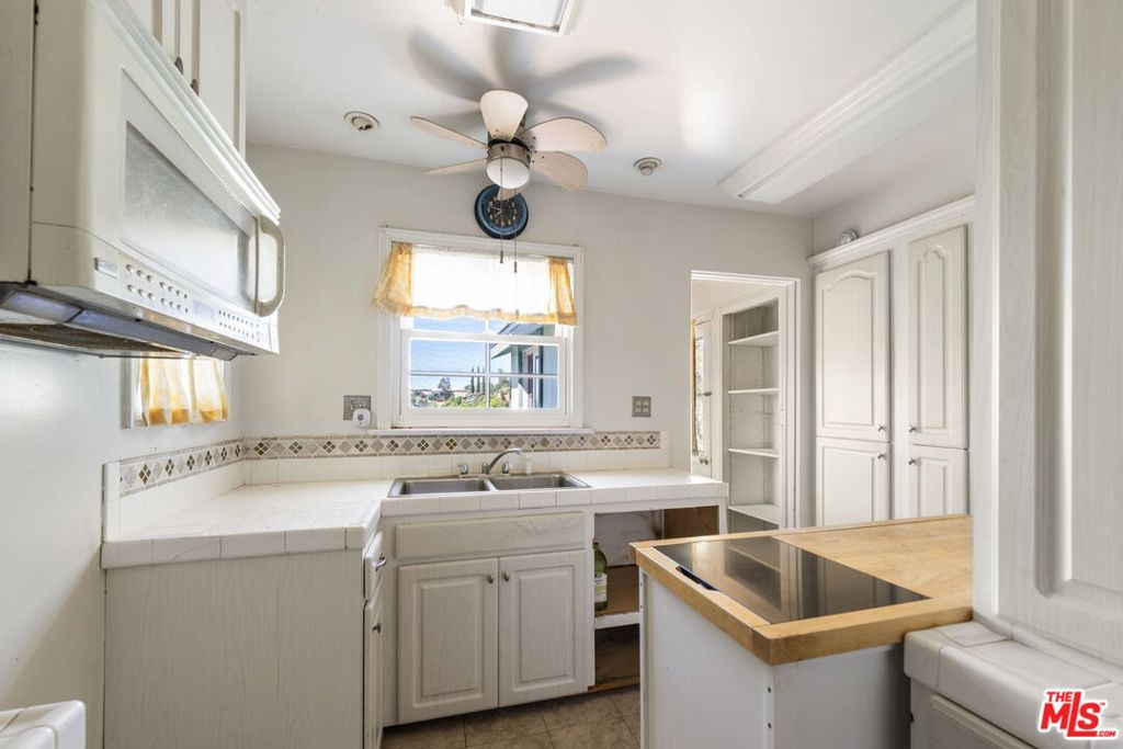 1523 Highgate Avenue