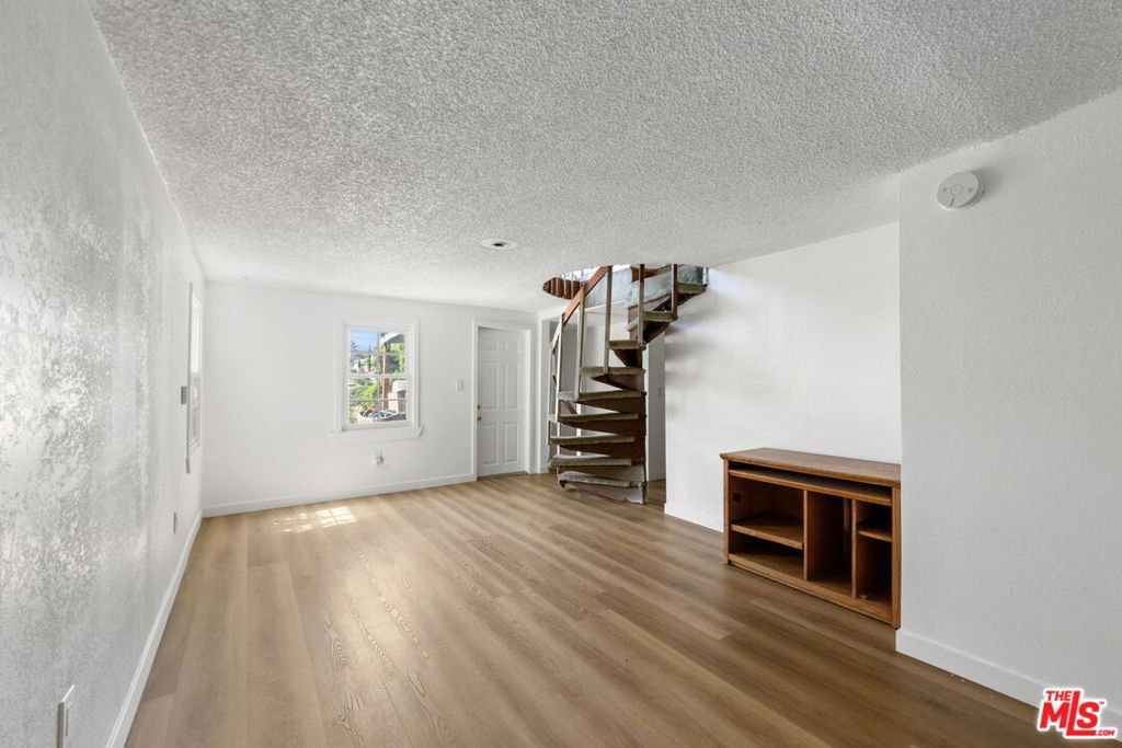 1523 Highgate Avenue