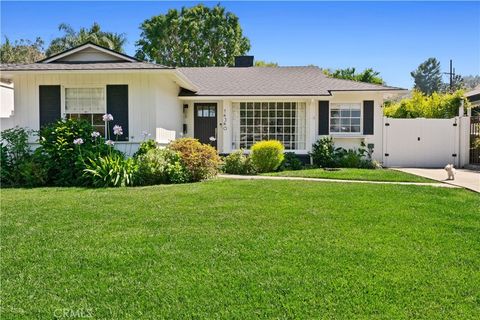 Photo of 14340 Roblar PL, Sherman Oaks, CA 91423 (MLS # SR26101696)