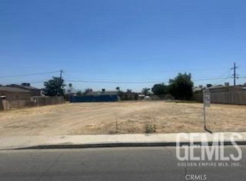 Photo of 225 S Owens Street, Bakersfield, CA 93307 (MLS # SR25228804)