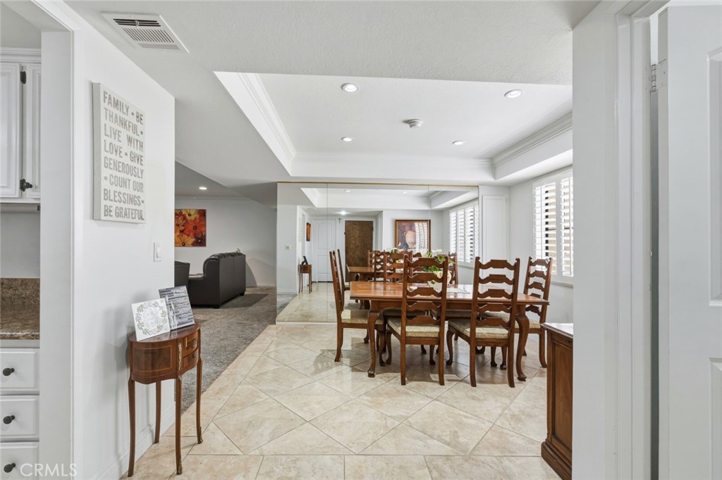 640 S Lake 203