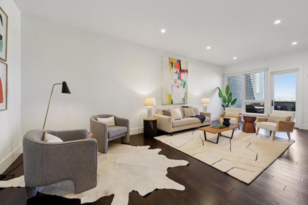 600 El Camino Real 211