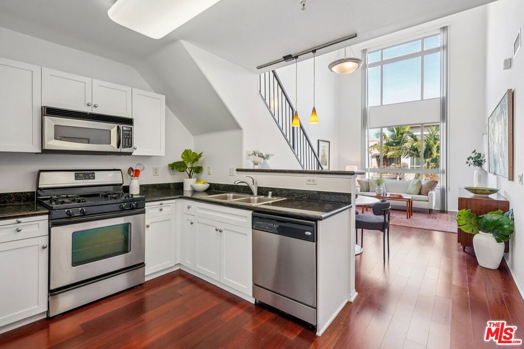 100 S Alameda Street 477