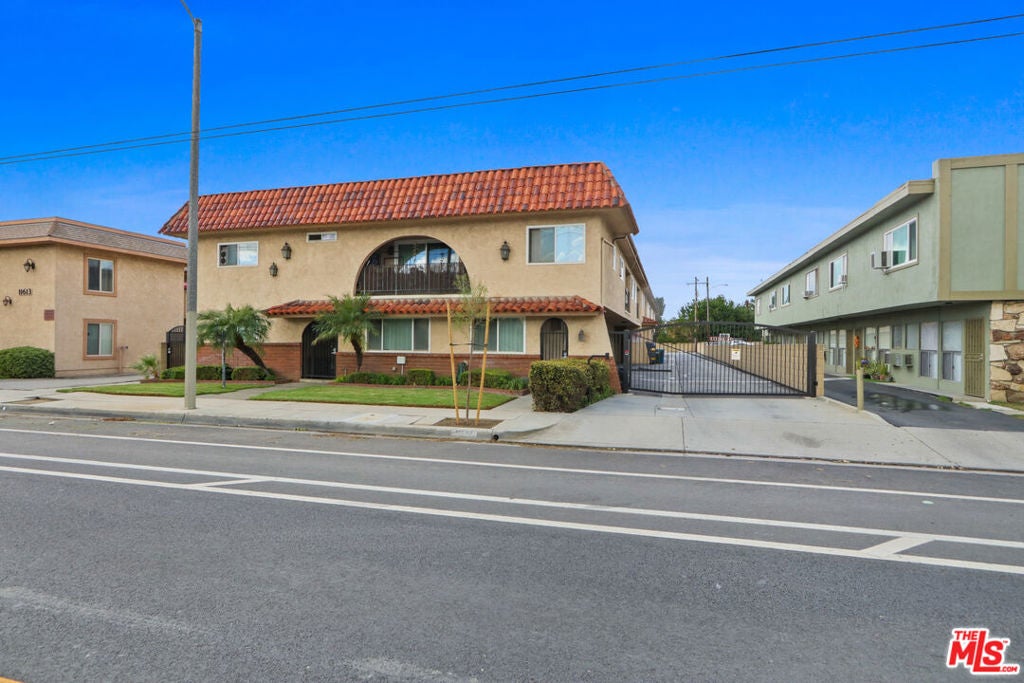 11605 Downey Avenue