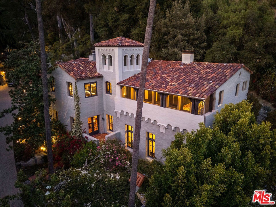 Photo of 1900 N Vista Street, Los Angeles, CA 90046 (MLS # 26831535)