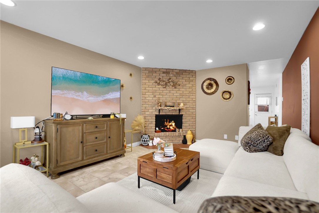 1795 W Glenoaks Avenue