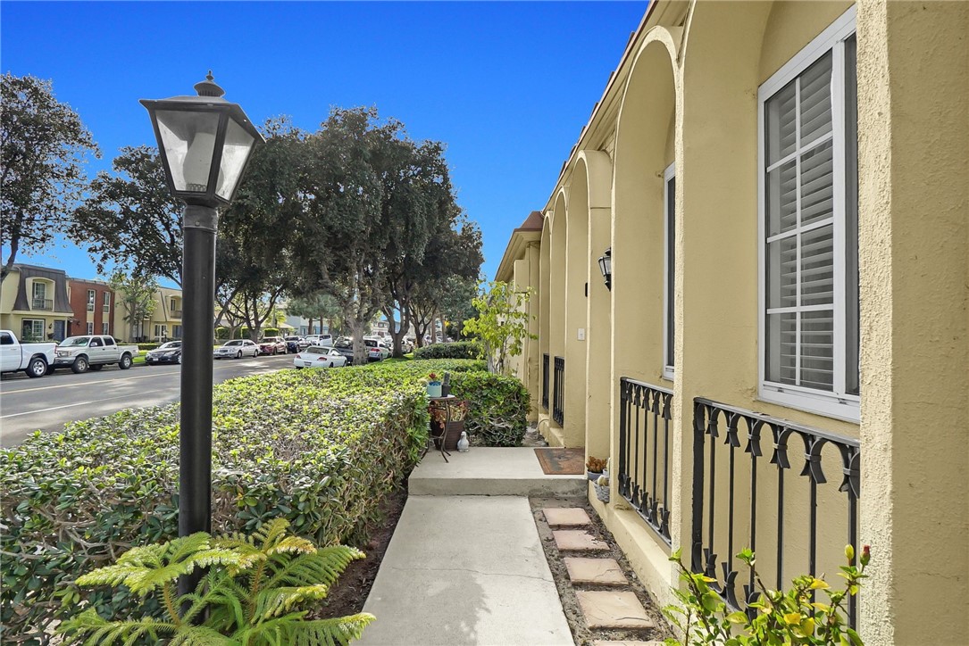 1795 W Glenoaks Avenue