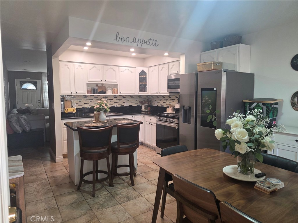 1795 W Glenoaks Avenue