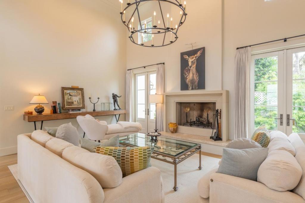 1041 Rodeo Road