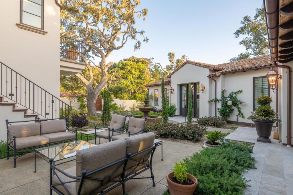 1041 Rodeo Road