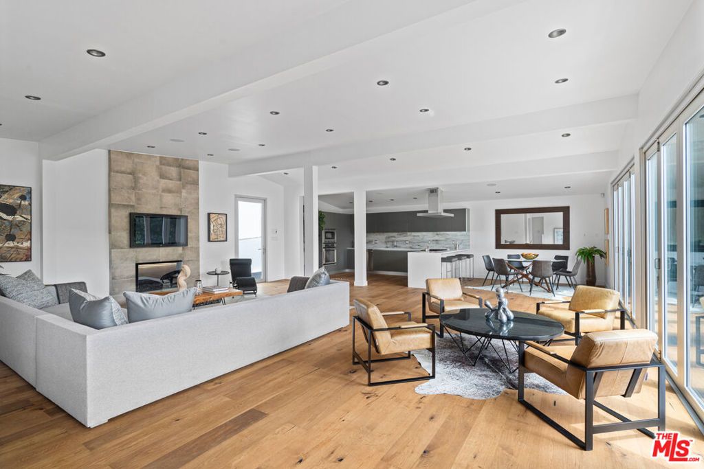 Photo of 7470 Woodrow Wilson Drive, Los Angeles, CA 90046 (MLS # 25597887)