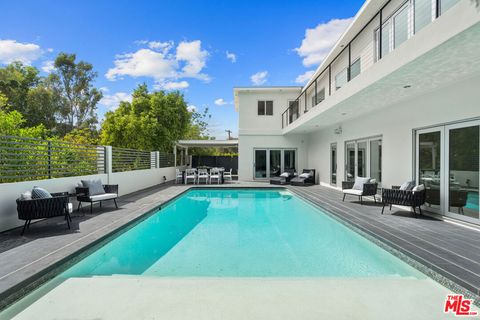 Photo of 7470 Woodrow Wilson Drive, Los Angeles, CA 90046 (MLS # 25597887)