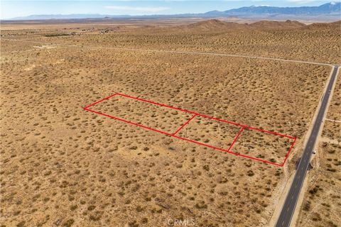 Photo of 190 E Avenue I, Lancaster, CA 93535 (MLS # OC26068770)