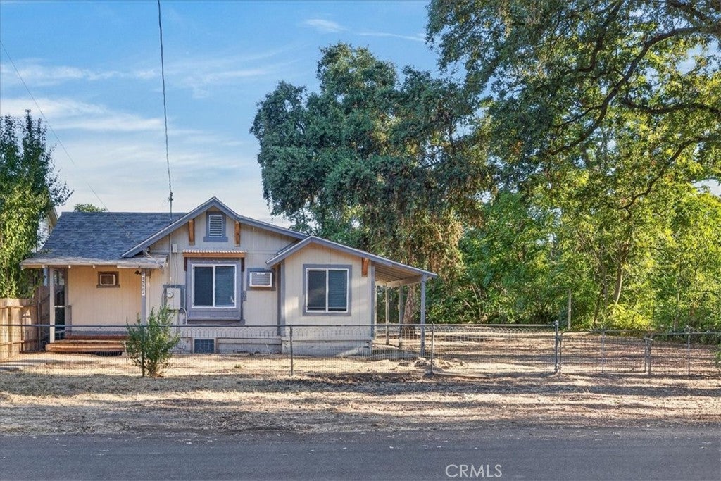 25192 N Center Street