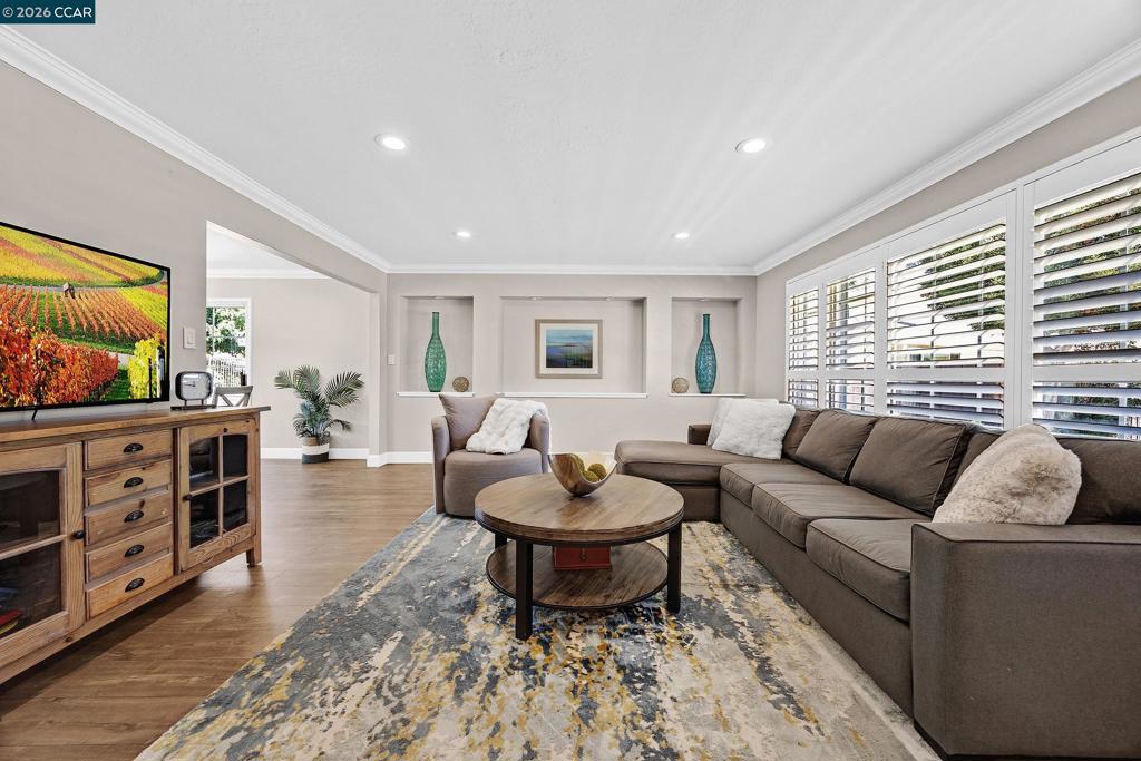 11698 Serra Ct