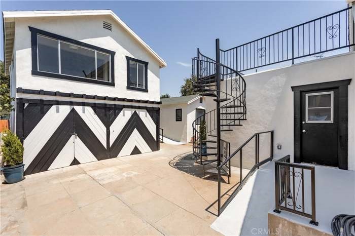1003 Calzona Street