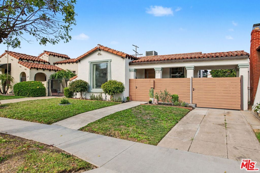 Photo of 1135 W 81st Place, Los Angeles, CA 90044 (MLS # 26735181)