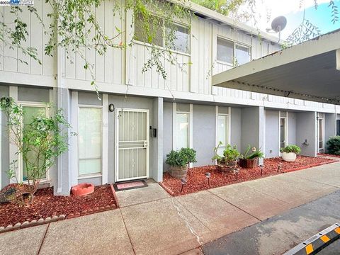 Photo of 68 El Toro Ct Ct, Fairfield, CA 94533 (MLS # 41117553)