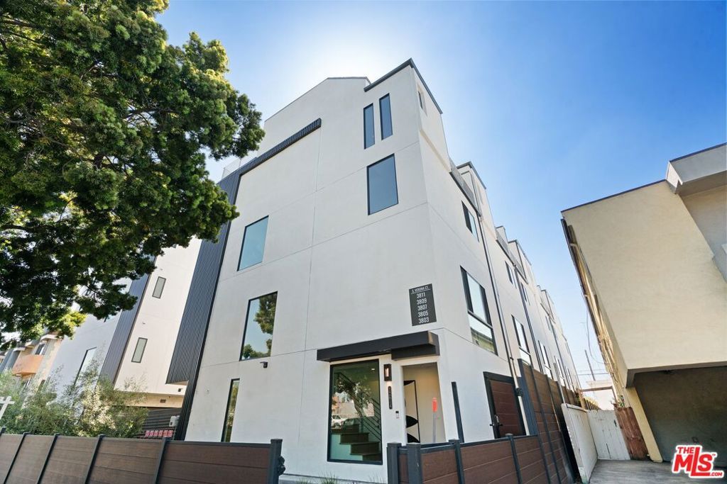 Photo of 3803 S Verona Court, Los Angeles, CA 90066 (MLS # 26669987)