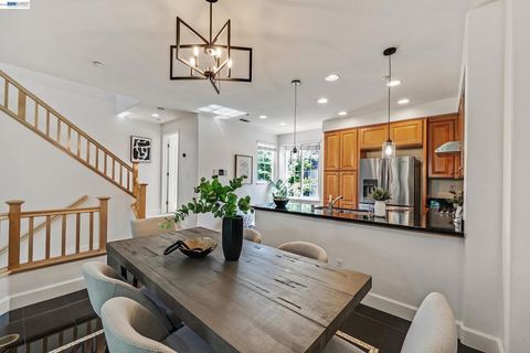 Photo of 1013 Amber Ter Ter, Union City, CA 94587 (MLS # 41132159)