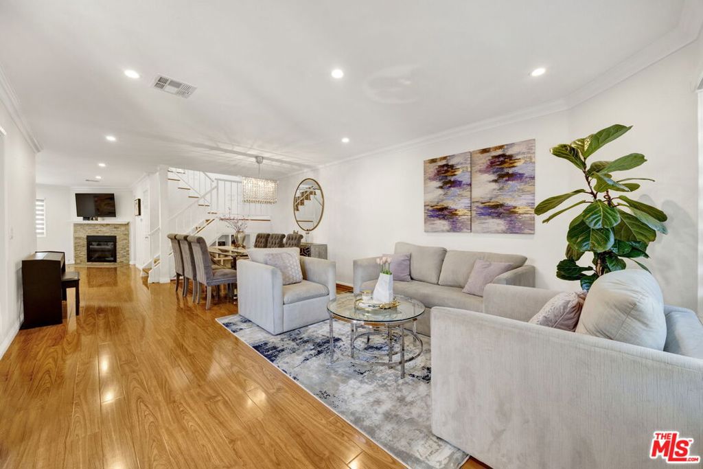 1211 Dorothy Drive 211