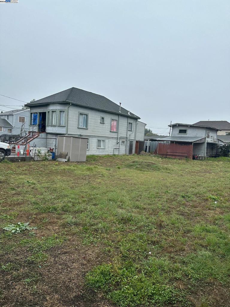 EAST OAKLAND - Residential