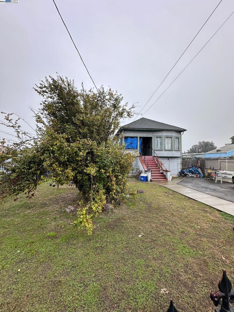 EAST OAKLAND - Residential