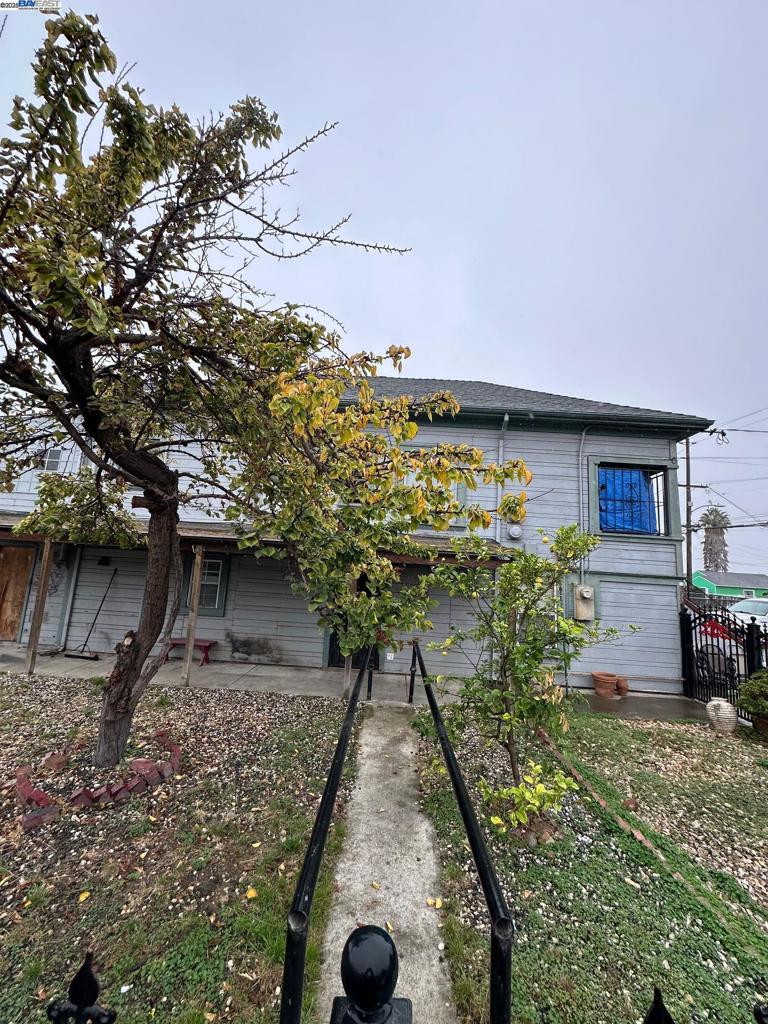 EAST OAKLAND - Residential