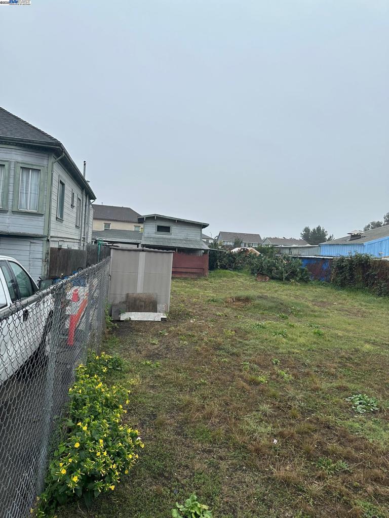 EAST OAKLAND - Residential