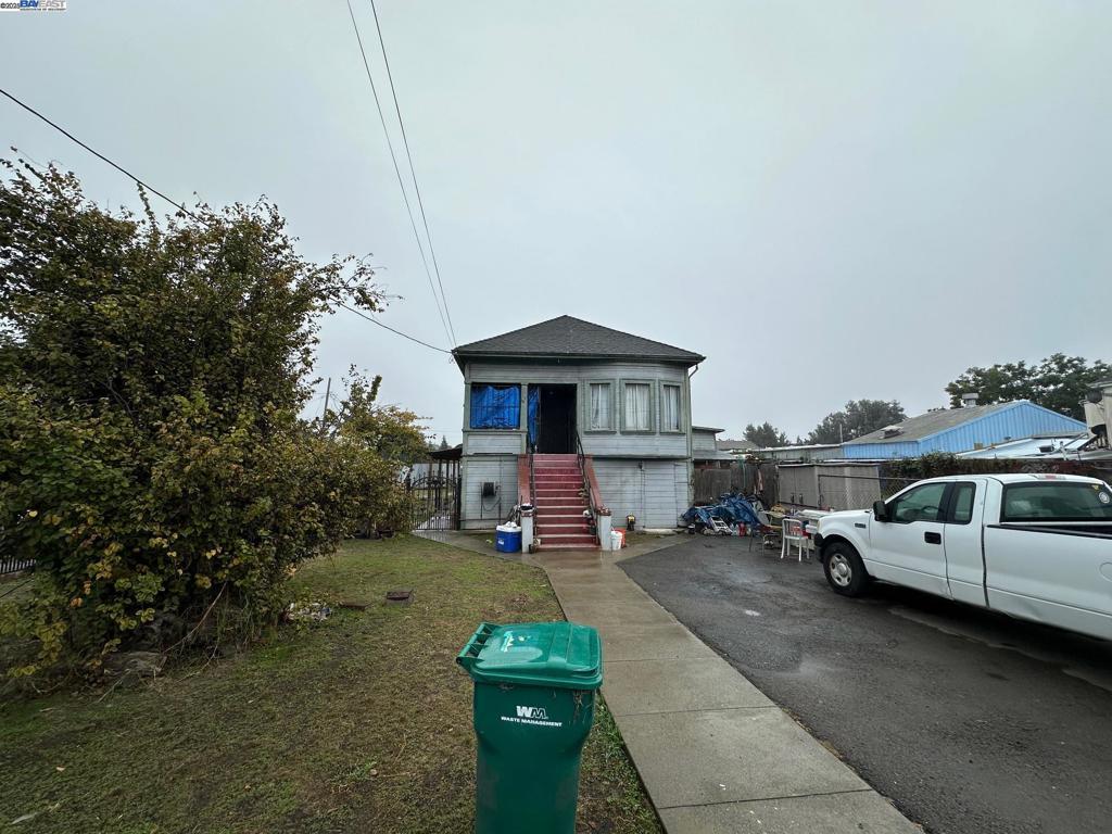 EAST OAKLAND - Residential