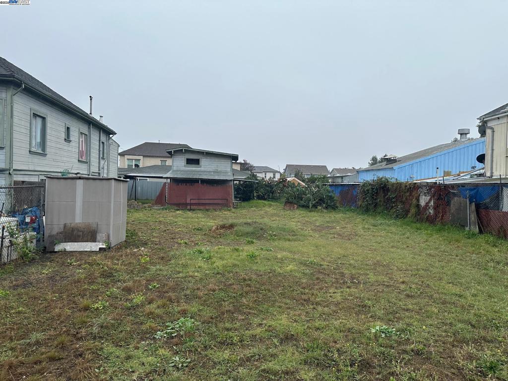 EAST OAKLAND - Residential