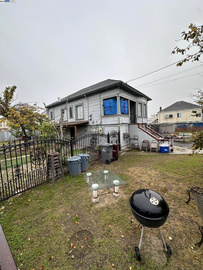 EAST OAKLAND - Residential
