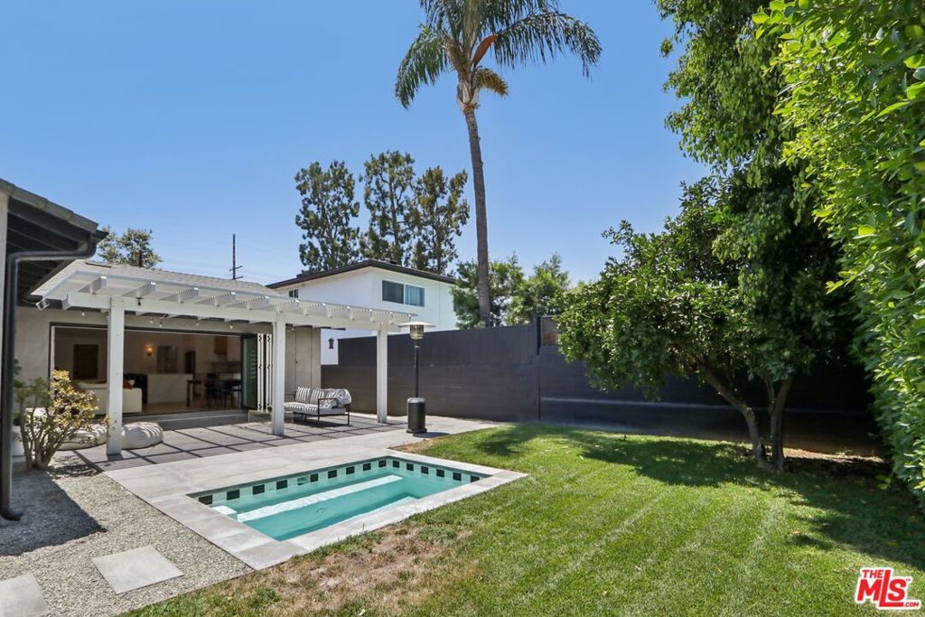 Photo of 13117 Magnolia Boulevard, Sherman Oaks, CA 91423 (MLS # 25566935)