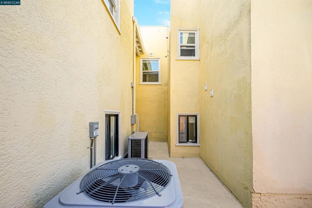 listing image 130726107881026389677