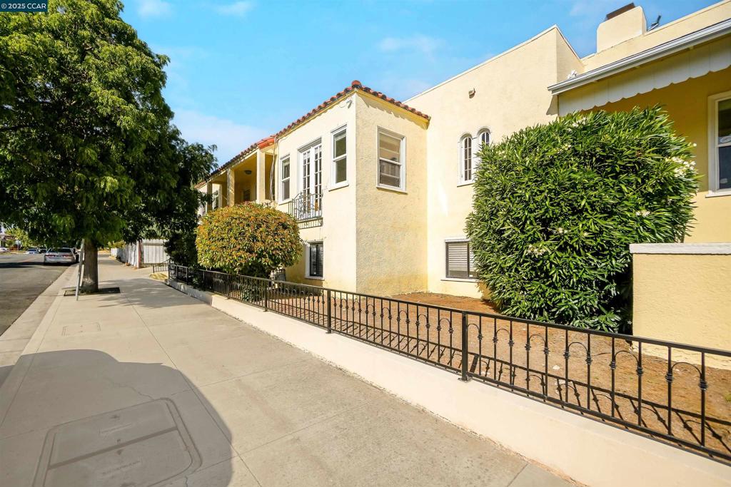 198 W 9Th St