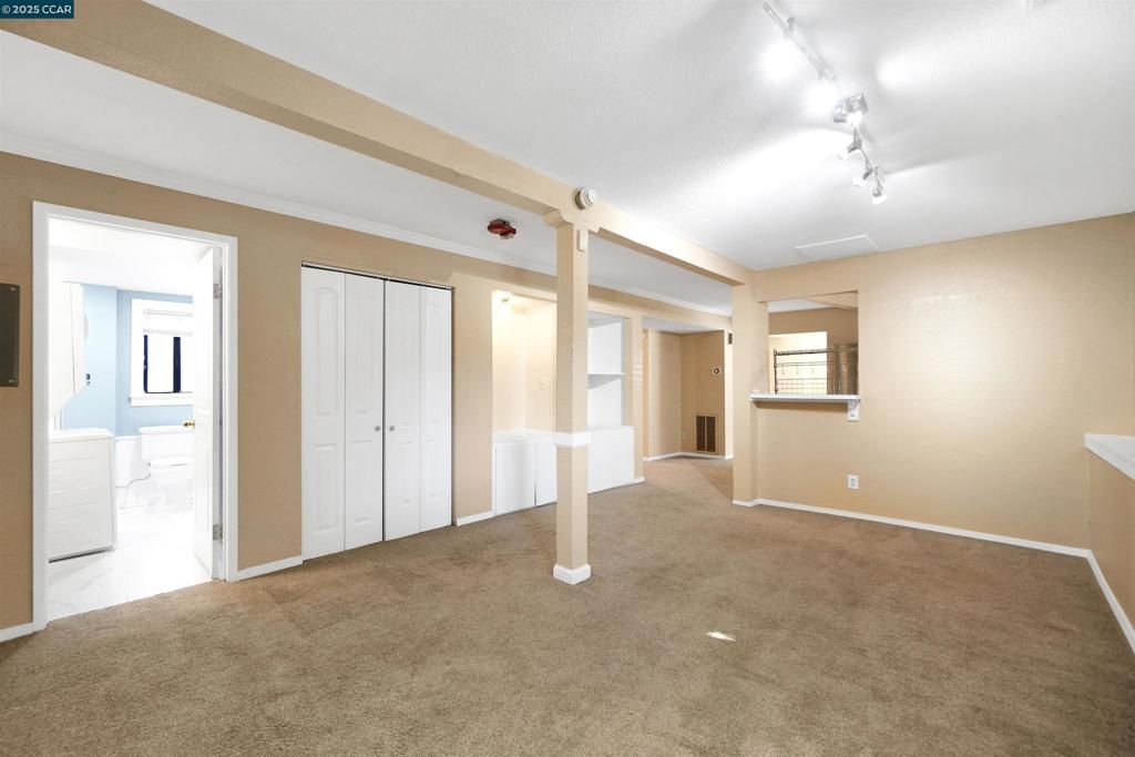 listing image 130725661806698314530