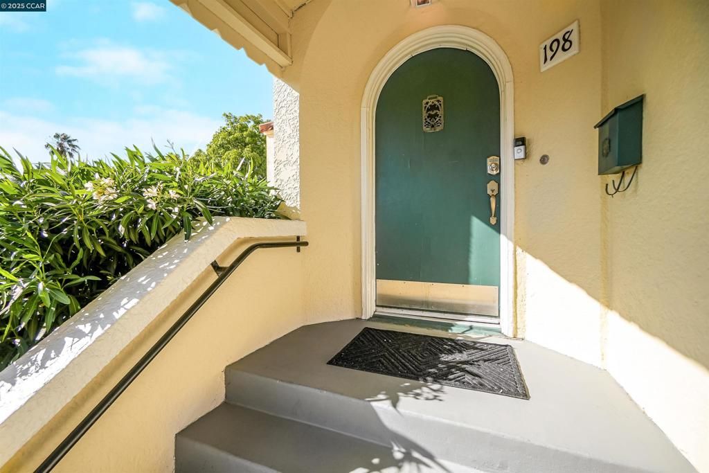 listing image 130721447563920318027