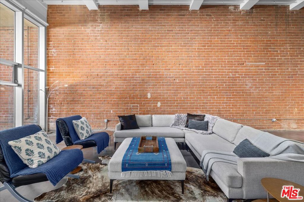 120 S Hewitt Street 6