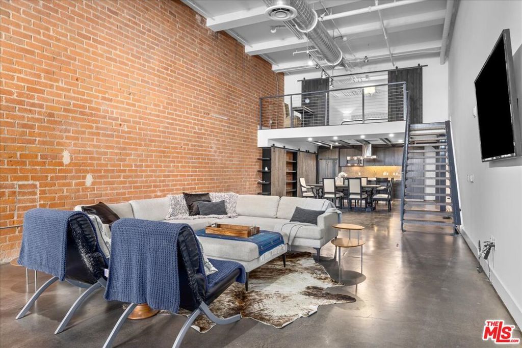 Photo of 120 S Hewitt Street #6, Los Angeles, CA 90012 (MLS # 25622823)