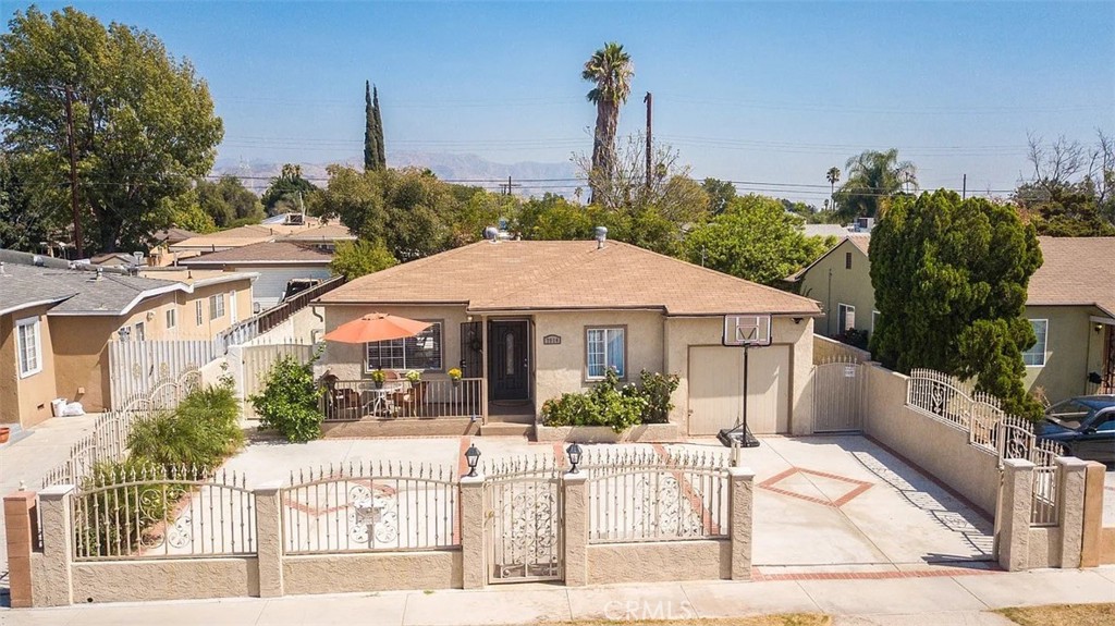 Welcome to this beautiful one story FRONT house nestled in a tranquil North Hollywood neighborhood. This house has been fully and beautifully remodeled and is ready for you. Light and bright floor plan features living / dining room with laminate floor and new windows overlooking front yard drenching rooms with light. New kitchen equipped with all new stainless steel appliances, granite counter tops, ample cabinetry and breakfast counter. Master bedroom and two generously sized rooms share full bathroom with bathtub AND shower. House also features: recessed lights, brand new central AC, new copper plumbing, new appliances, washer and dryer, large indoor patio. Fully gated front yard with large driveway is ideal for multiple car parking. Great location close to transportation, Metro, Buses, freeways & minutes to LA Valley College, trendy Ventura Blvd, Sherman Oaks Fashion Square, Burbank Airport and so much more!